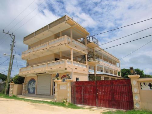 SARTENEJA Inn – khách sạn tại Corozal