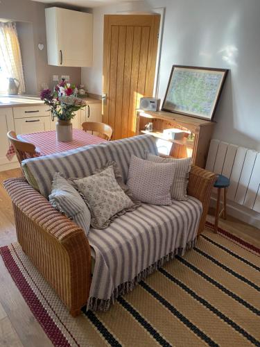 Cosy Cotswolds Self-Contained One Bedroom Cottage in Salford