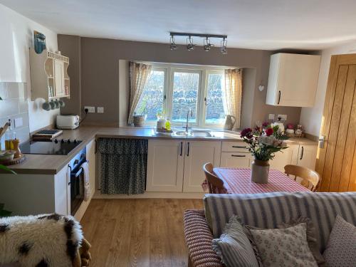 Cosy Cotswolds Self-Contained One Bedroom Cottage in Salford