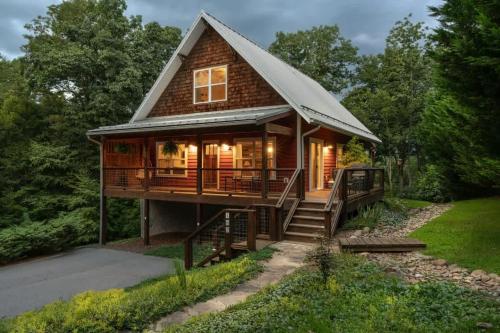 River Rock Cabin - Comfortable, Private Home with King Beds & Mountain Views in Horse Shoe, Vereinigte Staaten von Amerika