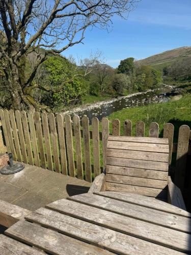 River Bank Cottage in Grayrigg