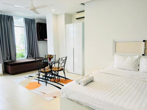 1 double bed, 1 twin bed