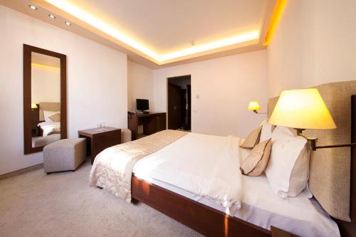 Hotel Yesterday - image 3