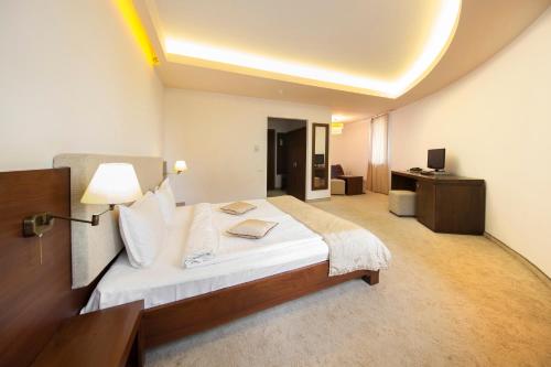 Hotel Yesterday - image 11