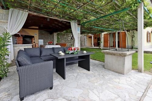 Family friendly house with a swimming pool Dolenja Vas, Central Istria - Sredisnja Istra - 24521 in Dolenja Vas