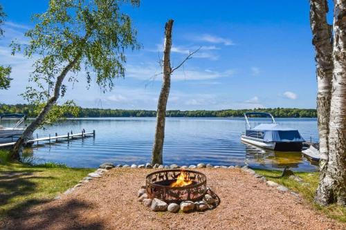 Bayview Resort Waters Edge Cabin 2 in Saint Germain (WI)