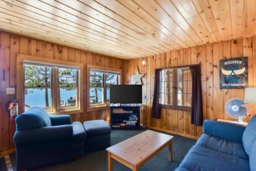 Bayview Resort Waters Edge Cabin 2 in Saint Germain (WI)