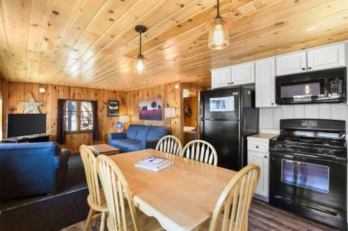 Bayview Resort Waters Edge Cabin 2 in Saint Germain (WI)