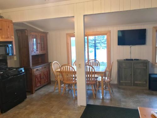 Bayview Resort Sandy Shores Cabin 3 in Saint Germain (WI)