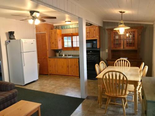 Bayview Resort Sandy Shores Cabin 3 in Saint Germain (WI)