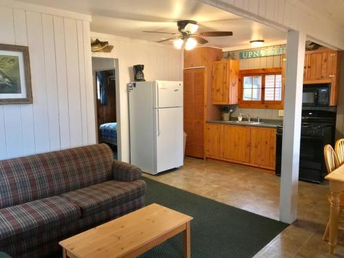 Bayview Resort Sandy Shores Cabin 3 in Saint Germain (WI)
