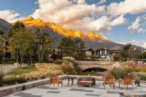 Joy Holiday Hotel Lijiang - Yulong Snow Mountain and Baisha Old Town
