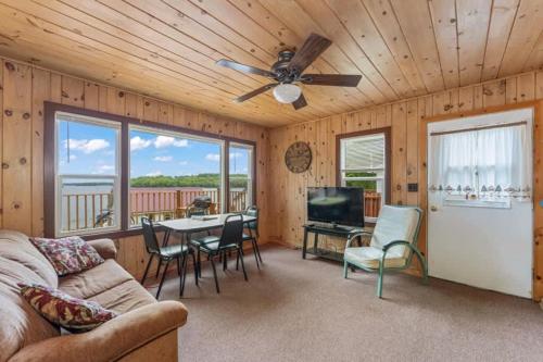 TB6 Thunder Bay Resort Cabin 6 – khách sạn tại Watersmeet (MI)
