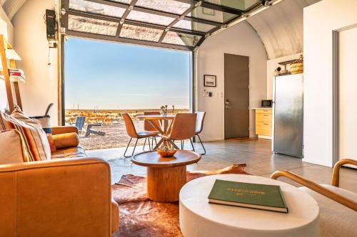 Desert Sky - Modern Oasis on 5 Acres in Marfa in Форт Девіс