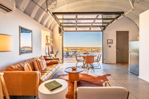 Desert Sky - Modern Oasis on 5 Acres in Marfa in Форт Девіс
