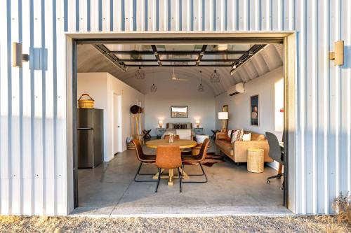 Desert Sky - Modern Oasis on 5 Acres in Marfa in Форт Девіс