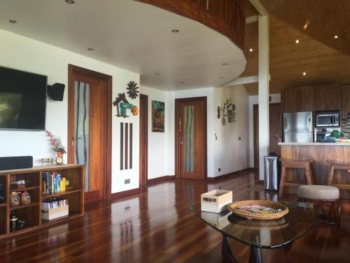 Maeva Hoa - Bora Bora Luxury Lagoon View Mountainside Bungalow in เกาะโบราโบร่า