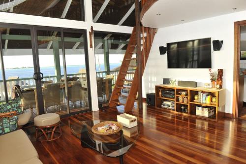 Maeva Hoa - Bora Bora Luxury Lagoon View Mountainside Bungalow in เกาะโบราโบร่า