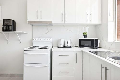 Convenient Single Stay in Vibrant Cabramatta - Shared Bathroom in Warwick Farm