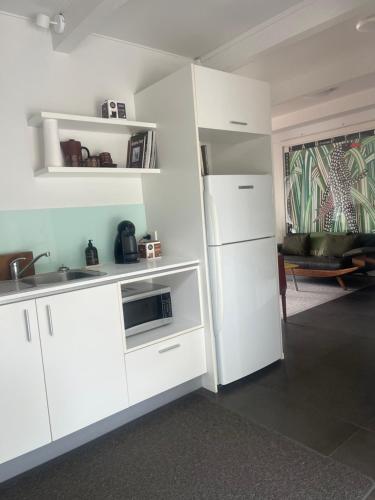 Retro Living - Lush Garden in Mount Pleasant
