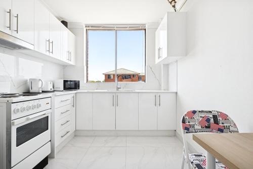 Convenient Single Stay in Heart of Cabramatta - Shared Bathroom and Kitchen in Warwick Farm