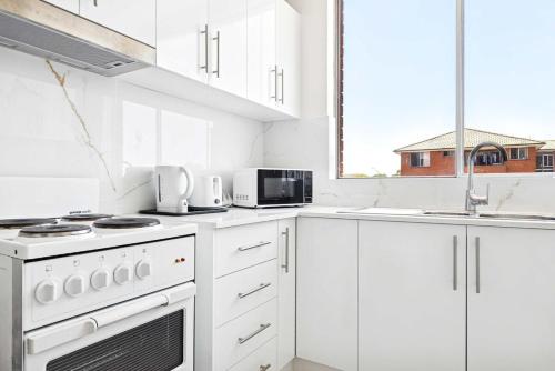 Convenient Single Stay in Heart of Cabramatta - Shared Bathroom and Kitchen in Warwick Farm
