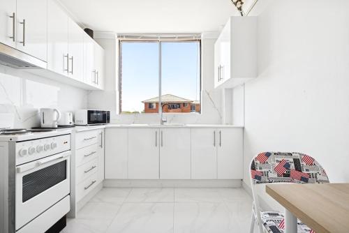 Convenient Double Stay in Heart of Cabramatta - Shared Bathroom and Kitchen in Warwick Farm