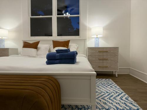 Spacious 4BR Home Pool and Comfort in 溫莎公園