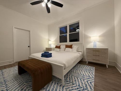 Spacious 4BR Home Pool and Comfort in 溫莎公園