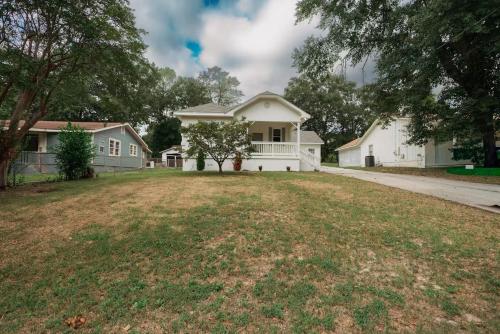 外部景觀, Spacious 4BR Home Pool and Comfort in 溫莎公園