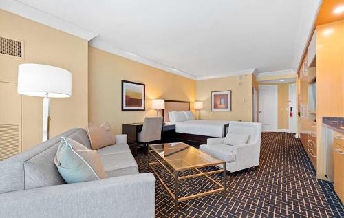 Stylish Renovated Studio at Trump Tower 2804 - image 14