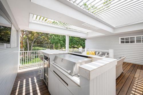 White Haven with Spa, Kew East in كيو