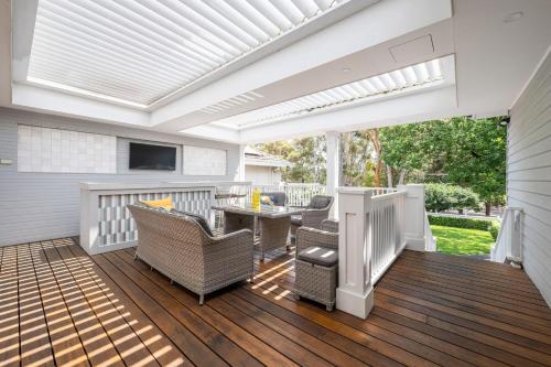 White Haven with Spa, Kew East in كيو