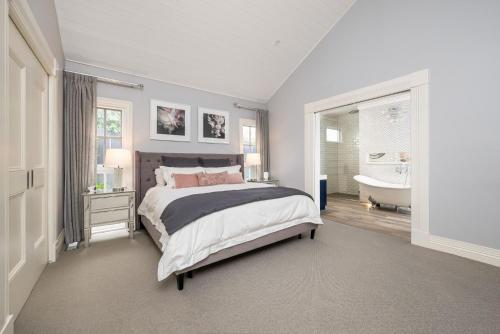 White Haven with Spa, Kew East in كيو