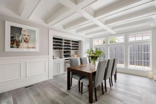 White Haven with Spa, Kew East in كيو