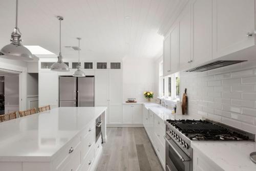 White Haven with Spa, Kew East in كيو