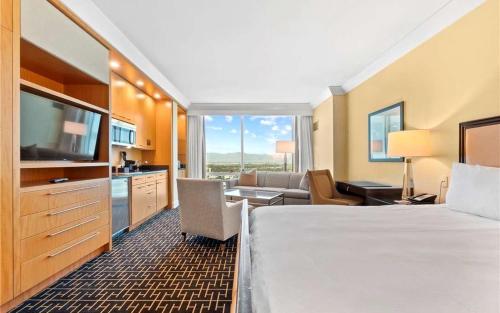 Stylish Renovated Studio at Trump Tower 3324 - image 14