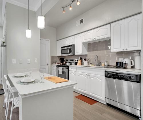 1BD Casa Kaleido - Pool, Gym, Free Parking in Plano (TX)