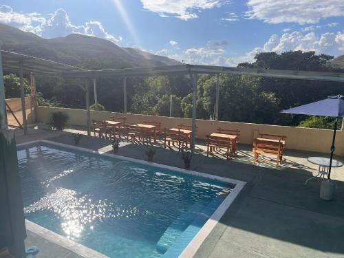 A környék, Hotel Israel in El Limón