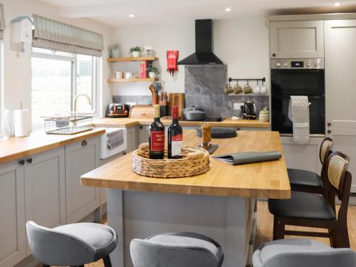 virtuve, Carrog Y Coed Retreat in Groeslon