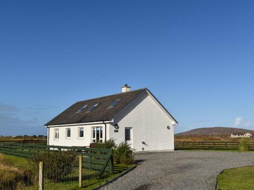 Зовнішній вигляд готелю, Lochboisdale Cottage in Локбойсдейл