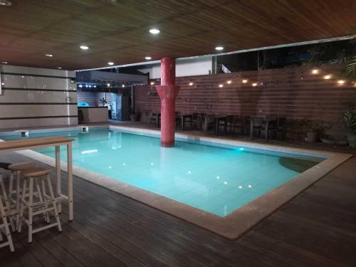 Piscina, Townhouse Oak Vera Hotel Near Clark International Airport in Angeles / Clark