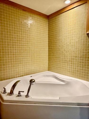 Rocky Mountain Lodge & Suites in Renfrew (ON)
