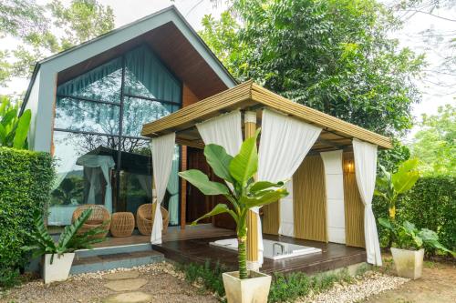 The Tree Riverside Kaeng Krachan in Phetchaburi