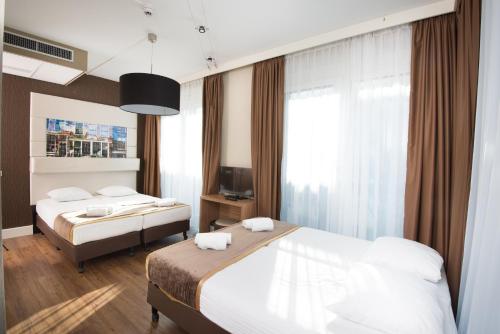 Quadruple Room image 4