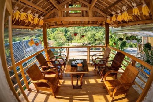 Balcony/terrace, A Lử Homestay, Trek, Bus & Motorbike Yen Bai in Mu Cang Chai