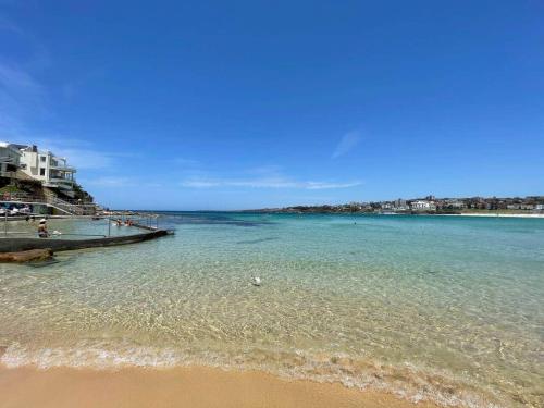 Beachfront Bondi Studio with Aircon - image 11
