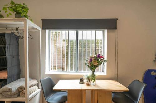 Beachfront Bondi Studio with Aircon - image 10