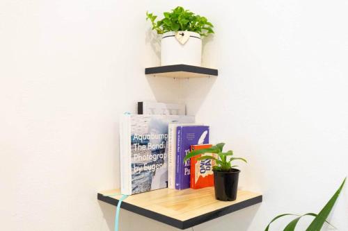 Beachfront Bondi Studio with Aircon - image 9