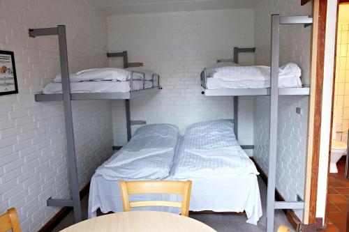 3 bunk beds
